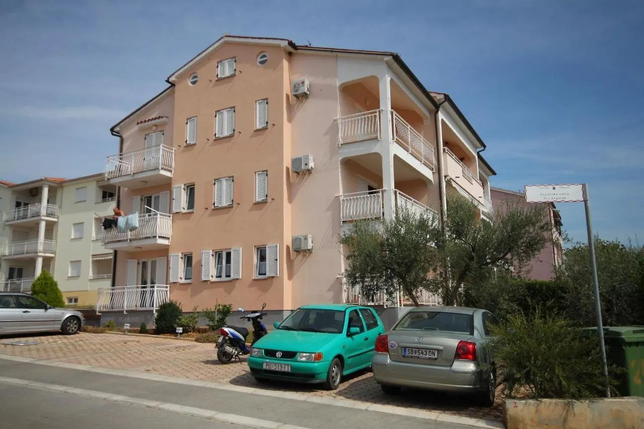 Apartments With A Parking Space Novigrad - 7049 0*, Novigrad Istria Kroatië