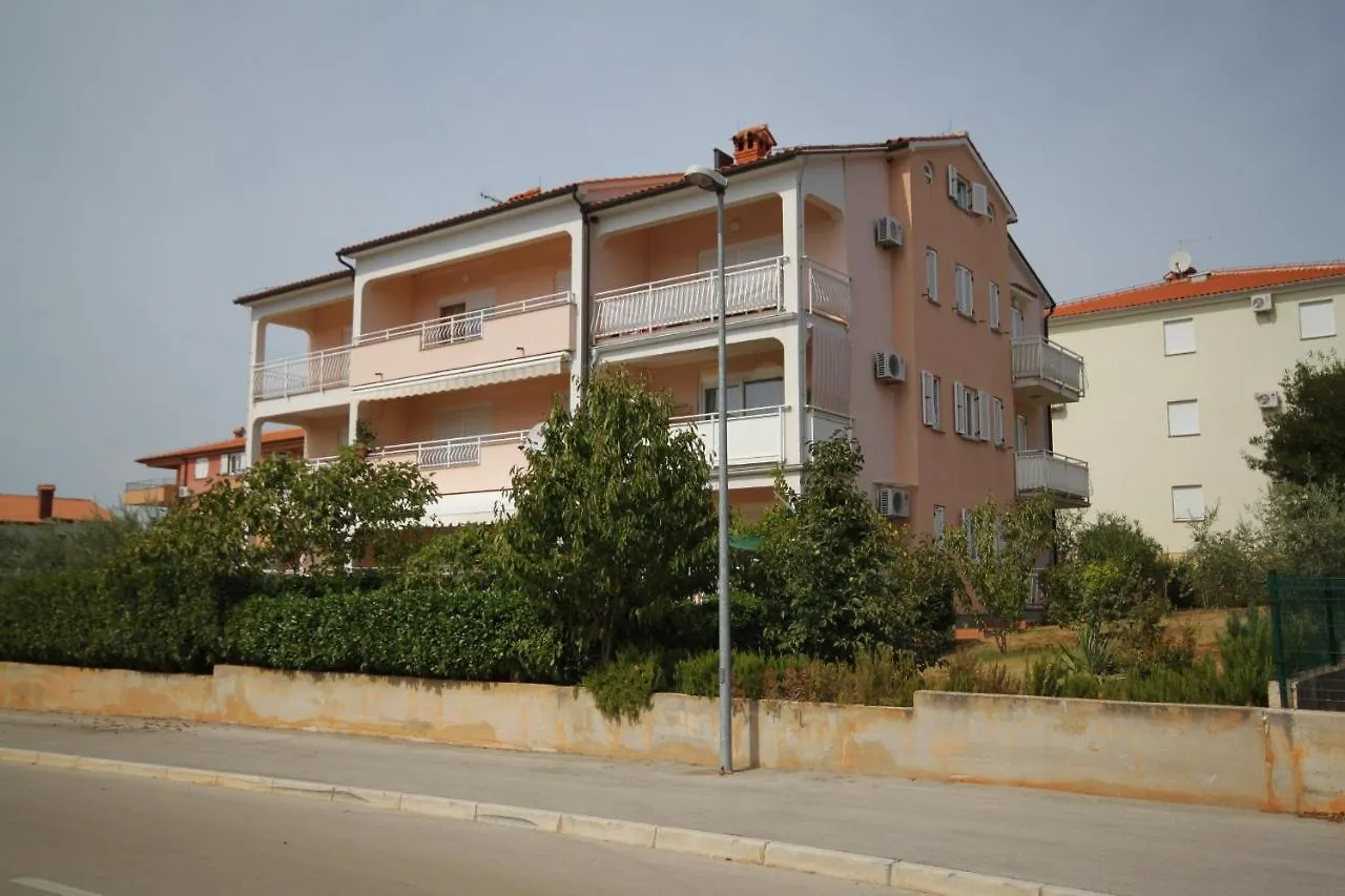 Apartments With A Parking Space Novigrad - 7049  Novigrad Istria