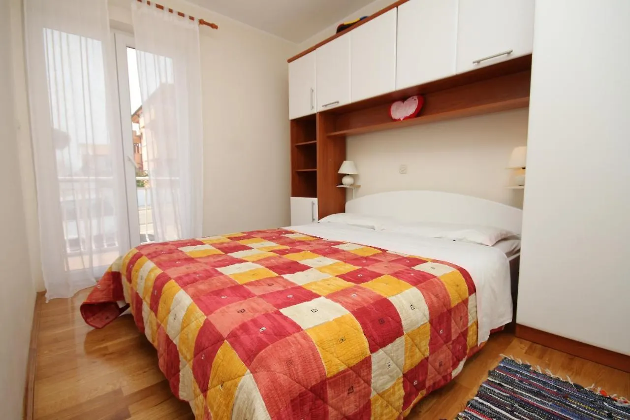 Apartments With A Parking Space Novigrad - 7049  Novigrad Istria