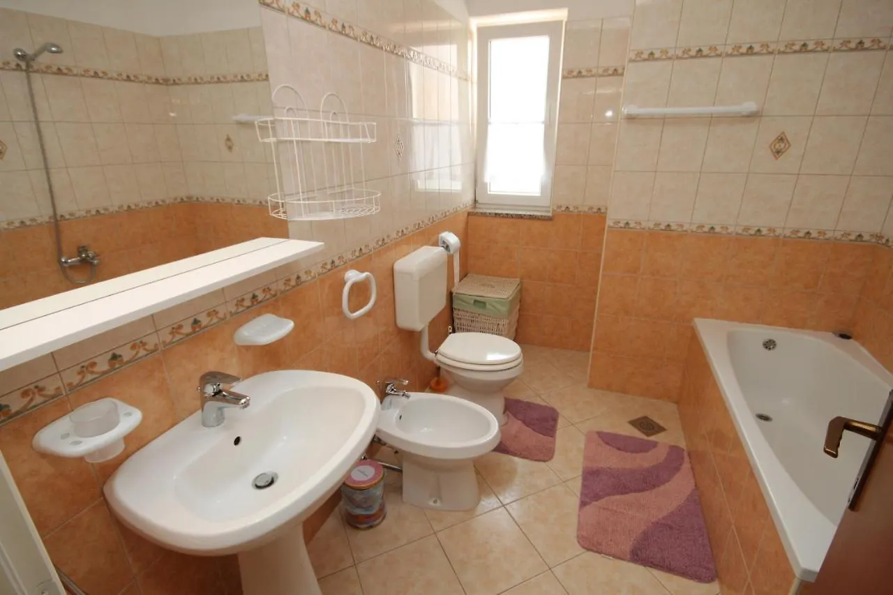 Apartments With A Parking Space Novigrad - 7049 Hırvatistan