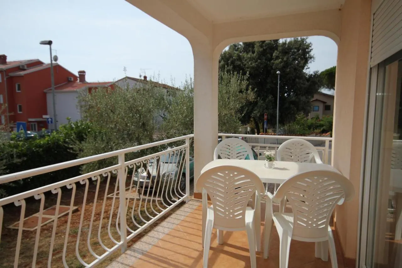 Apartments With A Parking Space Novigrad - 7049
