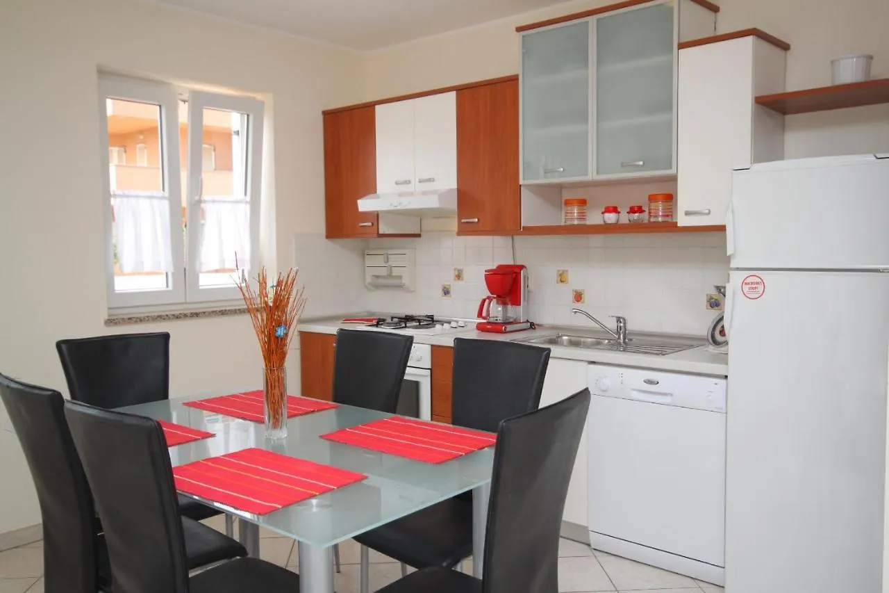 Apartments With A Parking Space Novigrad - 7049