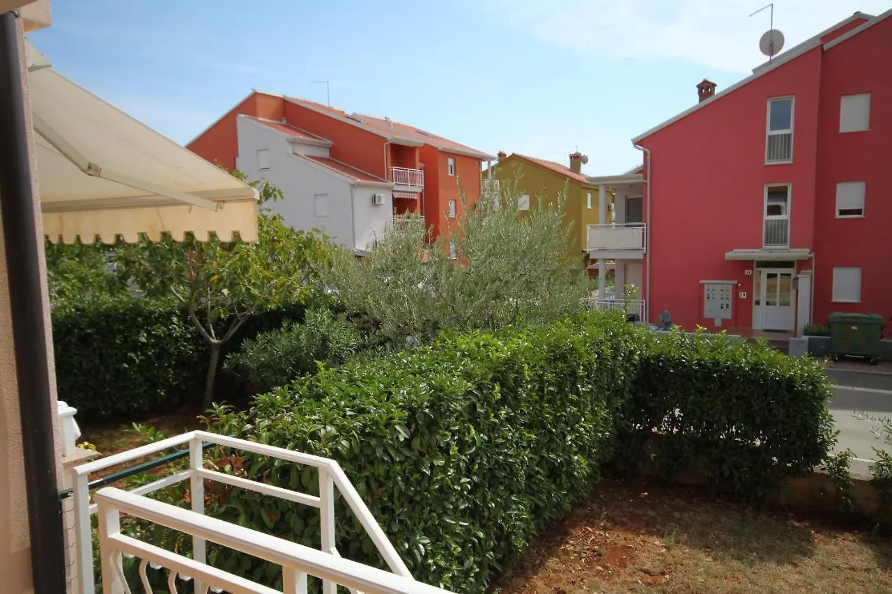 Apartments With A Parking Space Novigrad - 7049