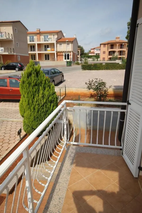 Apartments With A Parking Space Novigrad - 7049