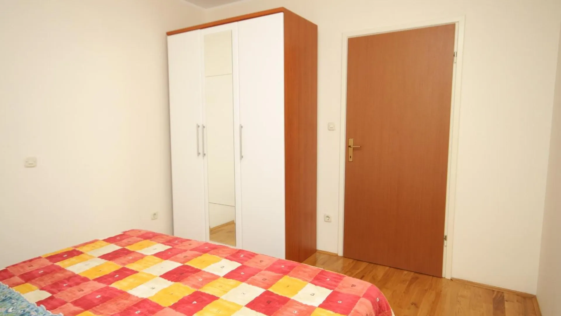 Apartments With A Parking Space Novigrad - 7049
